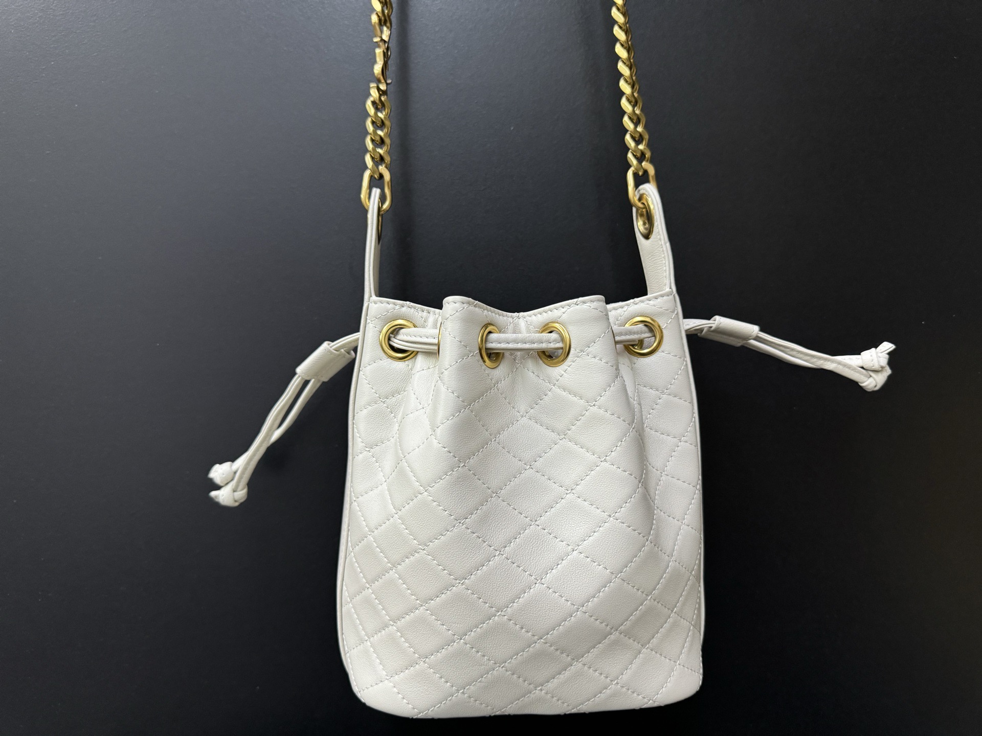 Saint Laurent Le CASSANDRE 생로랑 르 까산드르 램스킨 버킷백 840886 14