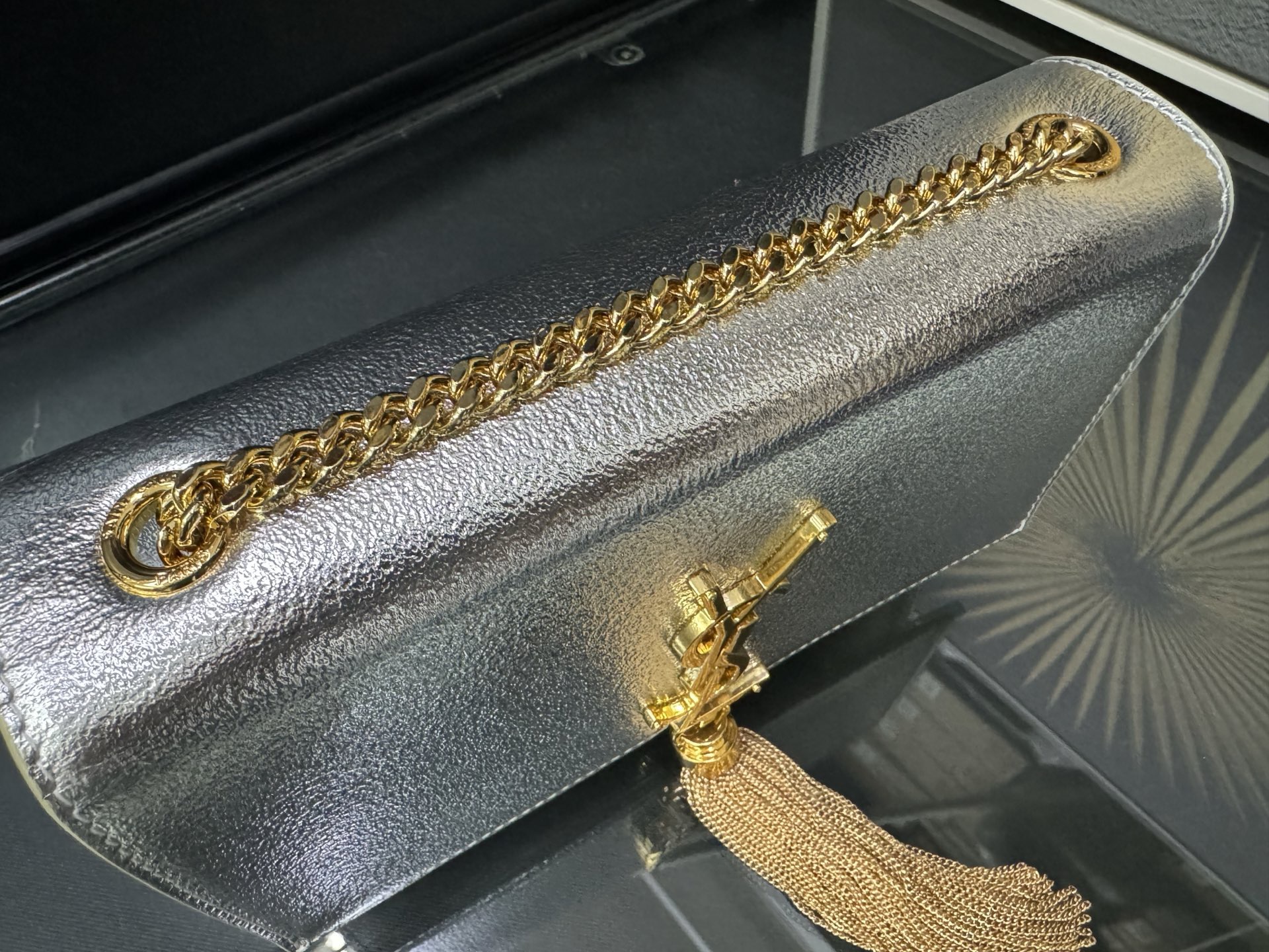 Saint Laurent Kate 20 Chain Bag 생로랑 케이트 20 체인백 메탈릭 가죽 4