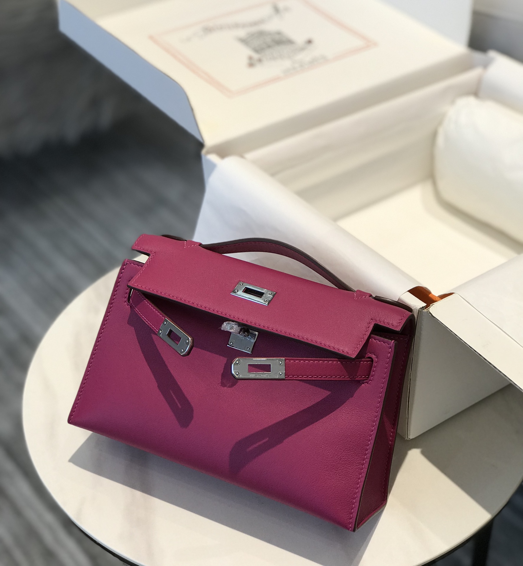 Hermès Kelly  에르메스 켈리 포쉐트 스위프트 가죽 22cm 9