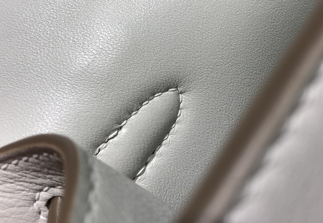 Hermès Kelly 에르메스 켈리 포쉐트 스위프트 가죽 22cm 15