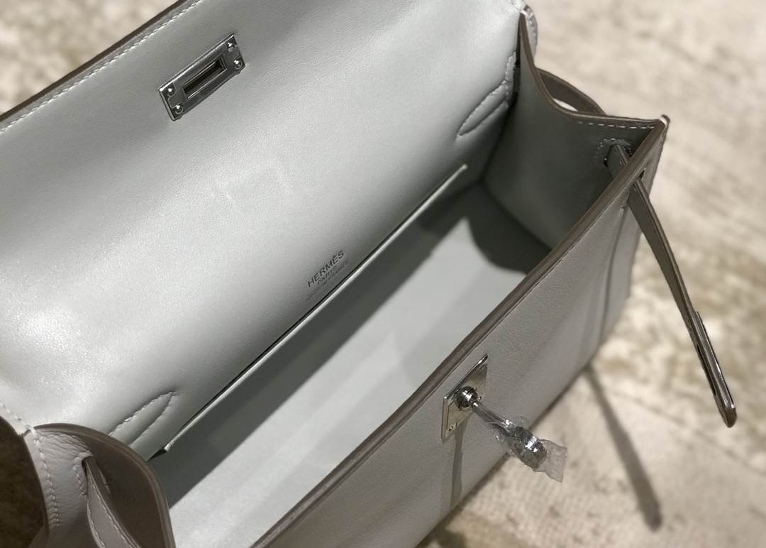 Hermès Kelly 에르메스 켈리 포쉐트 스위프트 가죽 22cm 16