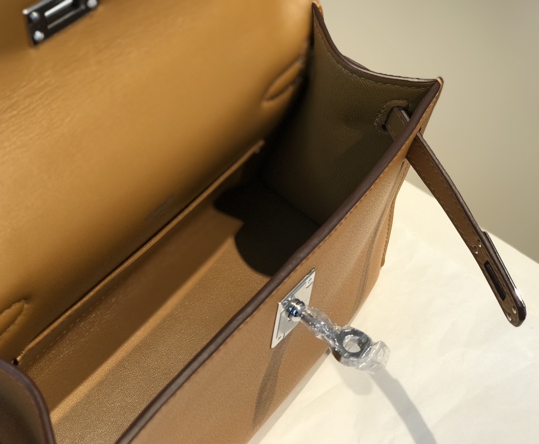 Hermès Kelly 에르메스 켈리 포쉐트 스위프트 가죽 22cm 16