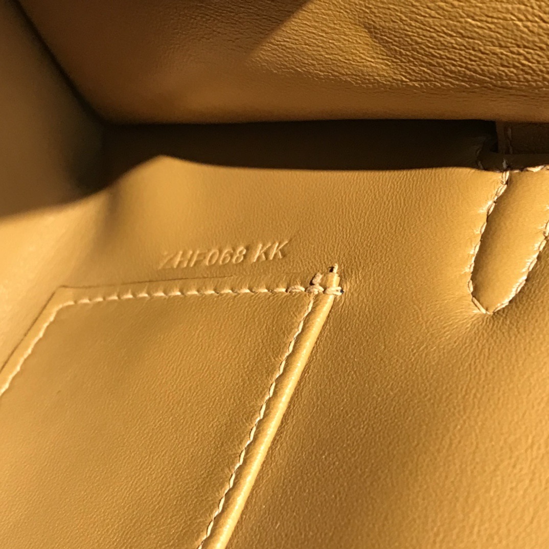 Hermès Kelly 에르메스 켈리 포쉐트 스위프트 가죽 22cm 12