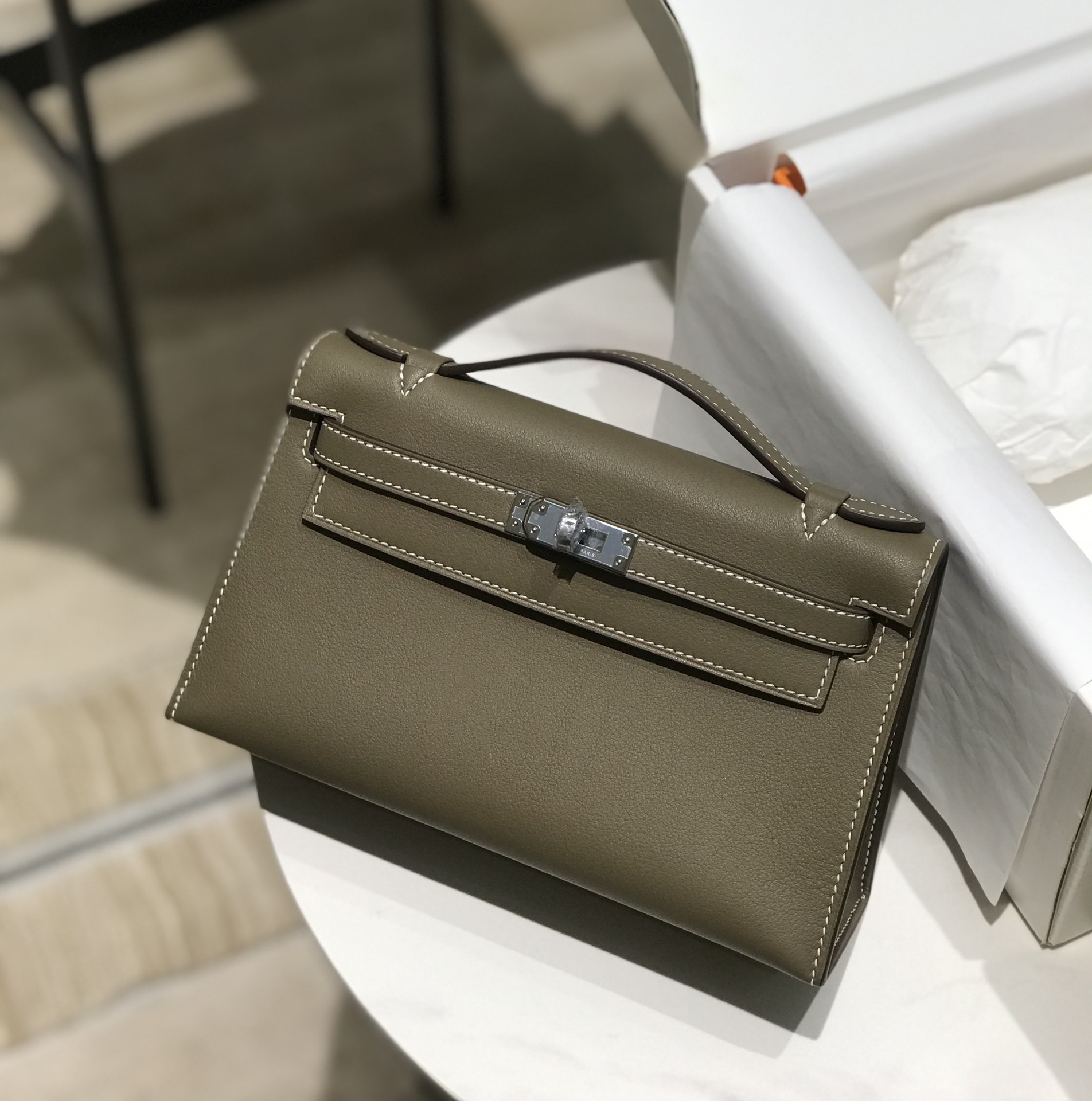 Hermès Kelly  에르메스 켈리 포쉐트 스위프트 가죽 22cm 8