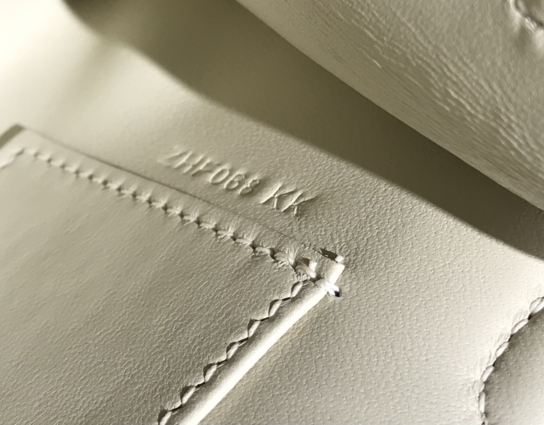 Hermès Kelly  에르메스 켈리 포쉐트 스위프트 가죽 22cm 15