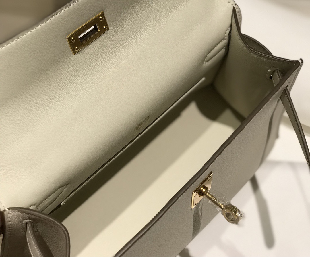 Hermès Kelly  에르메스 켈리 포쉐트 스위프트 가죽 22cm 16