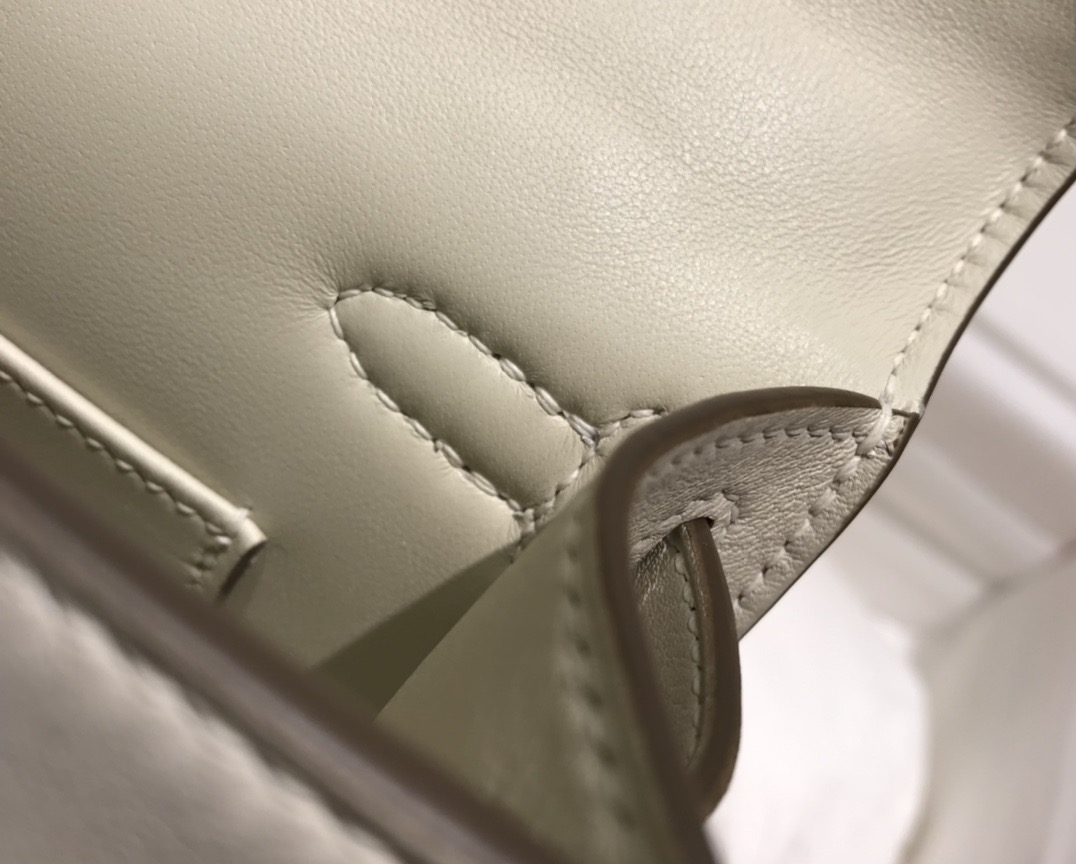 Hermès Kelly 에르메스 켈리 포쉐트 스위프트 가죽 22cm 15