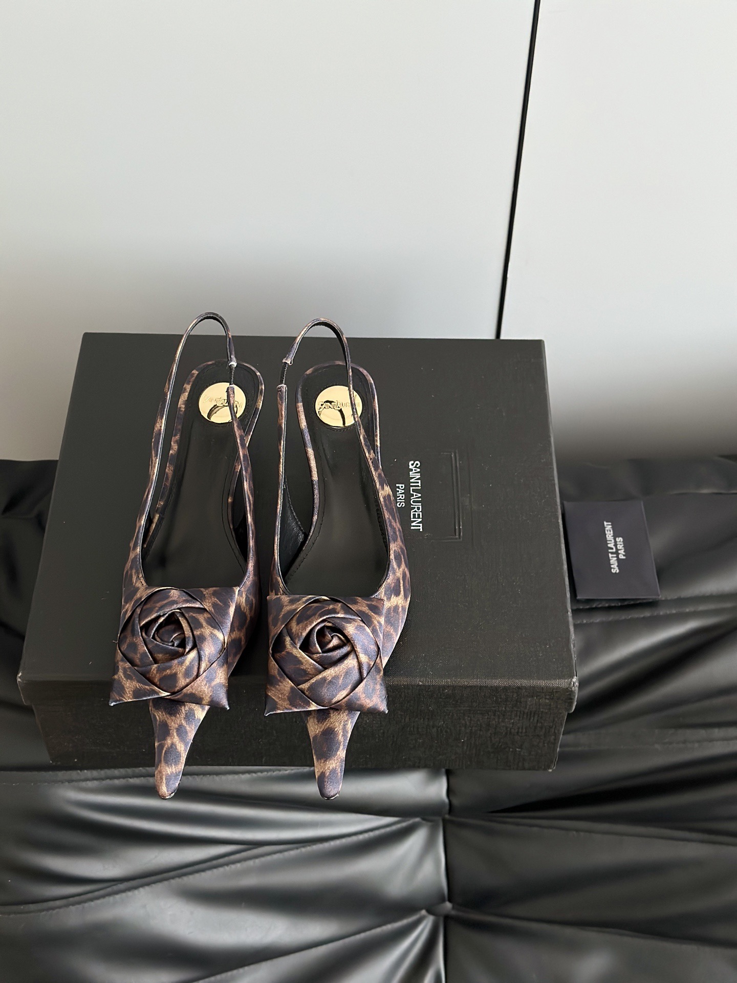 SAINT LAURENT 생로랑 로즈 장식 하이힐 레오파드 4