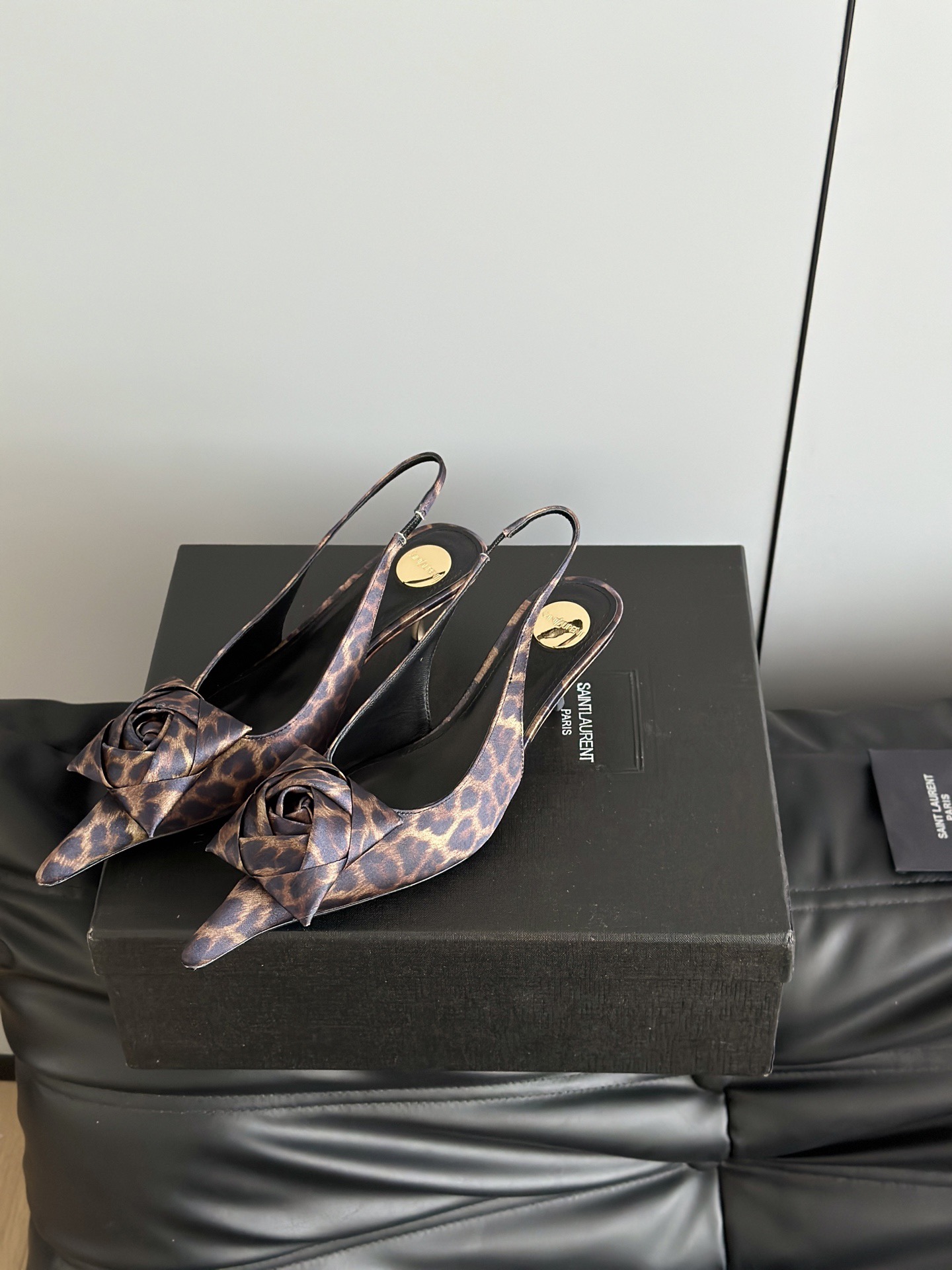 SAINT LAURENT 생로랑 로즈 장식 하이힐 레오파드 5