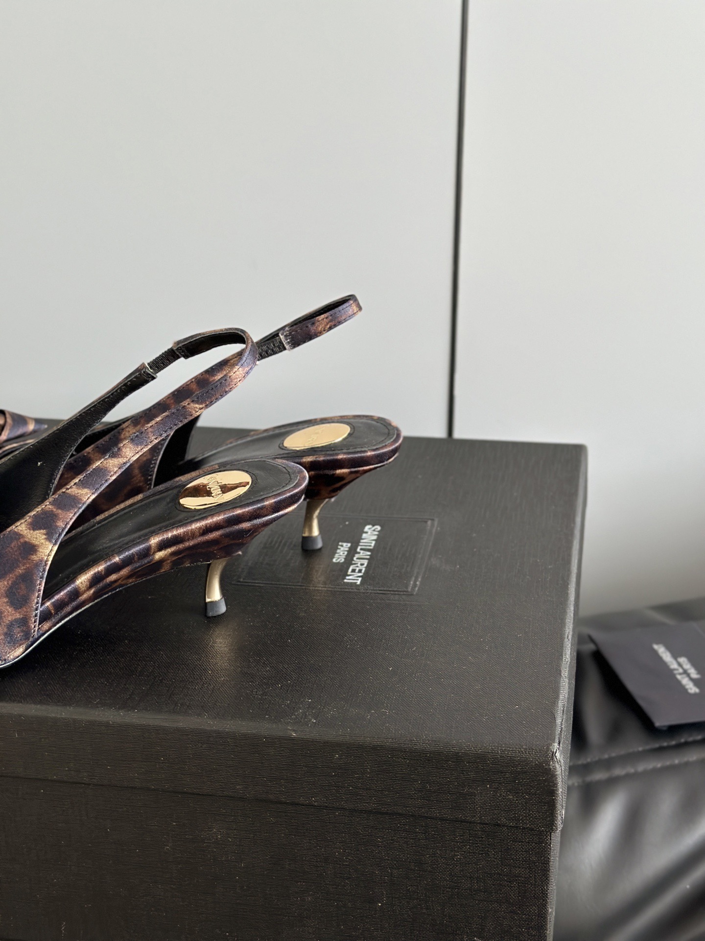 SAINT LAURENT 생로랑 로즈 장식 하이힐 레오파드 8