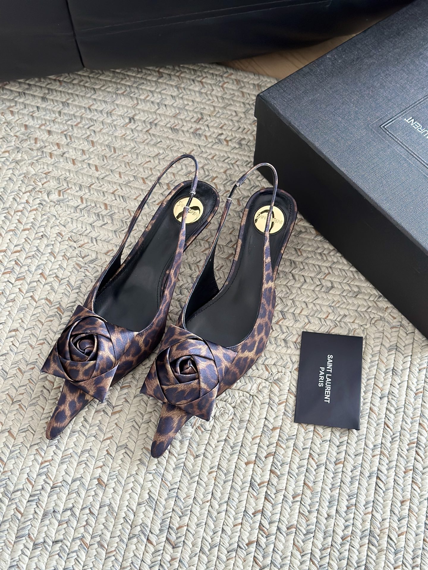 SAINT LAURENT 생로랑 로즈 장식 하이힐 레오파드 10