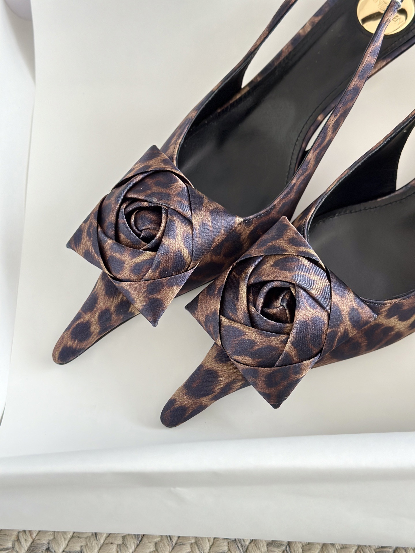 SAINT LAURENT 생로랑 로즈 장식 하이힐 레오파드 12