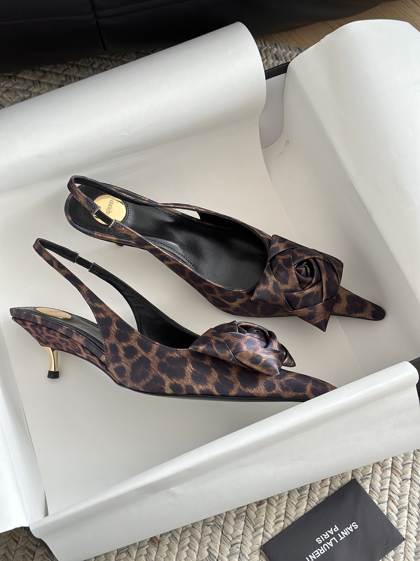 SAINT LAURENT 생로랑 로즈 장식 하이힐 레오파드 13