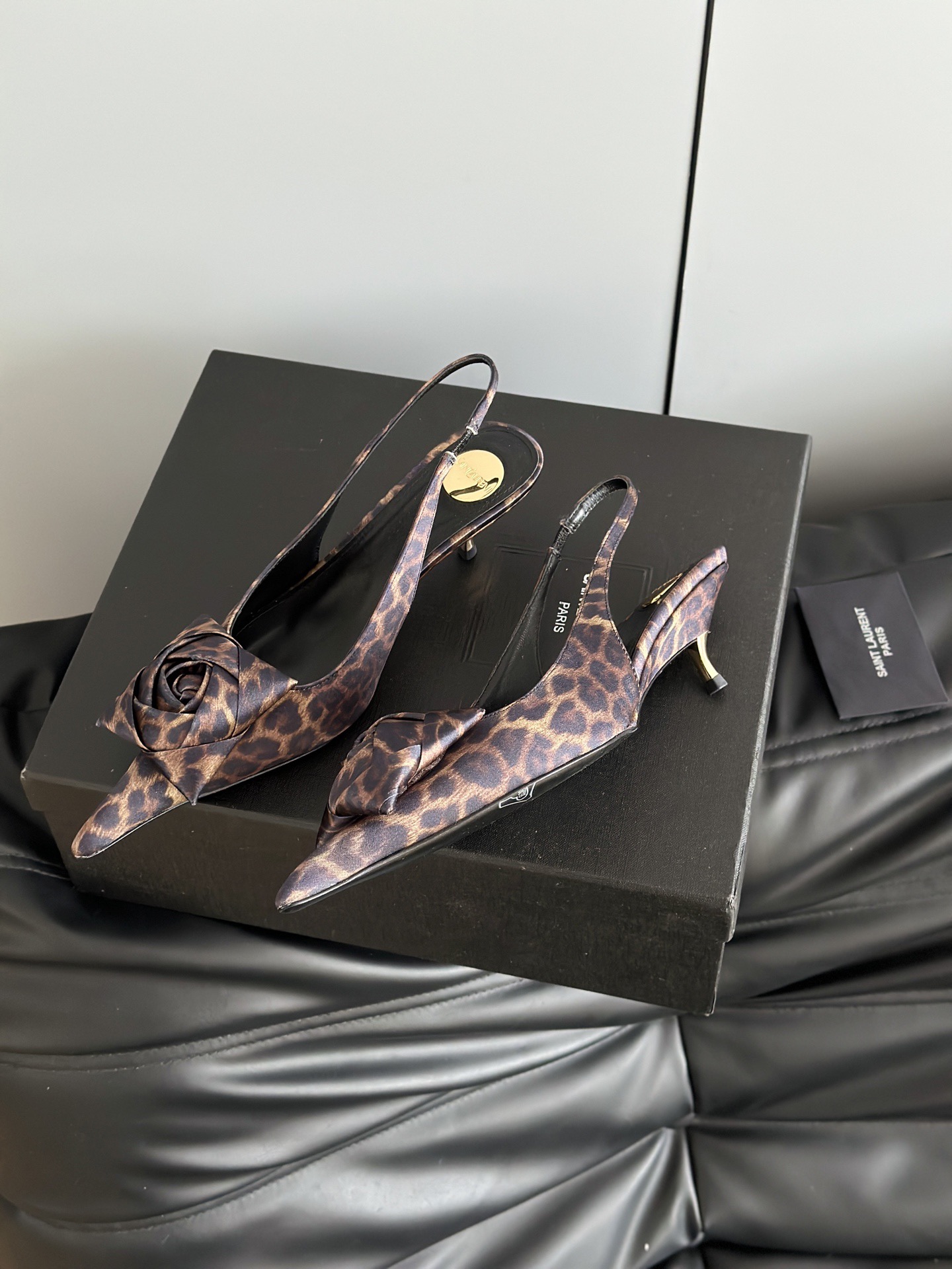 SAINT LAURENT 생로랑 로즈 장식 하이힐 레오파드 14