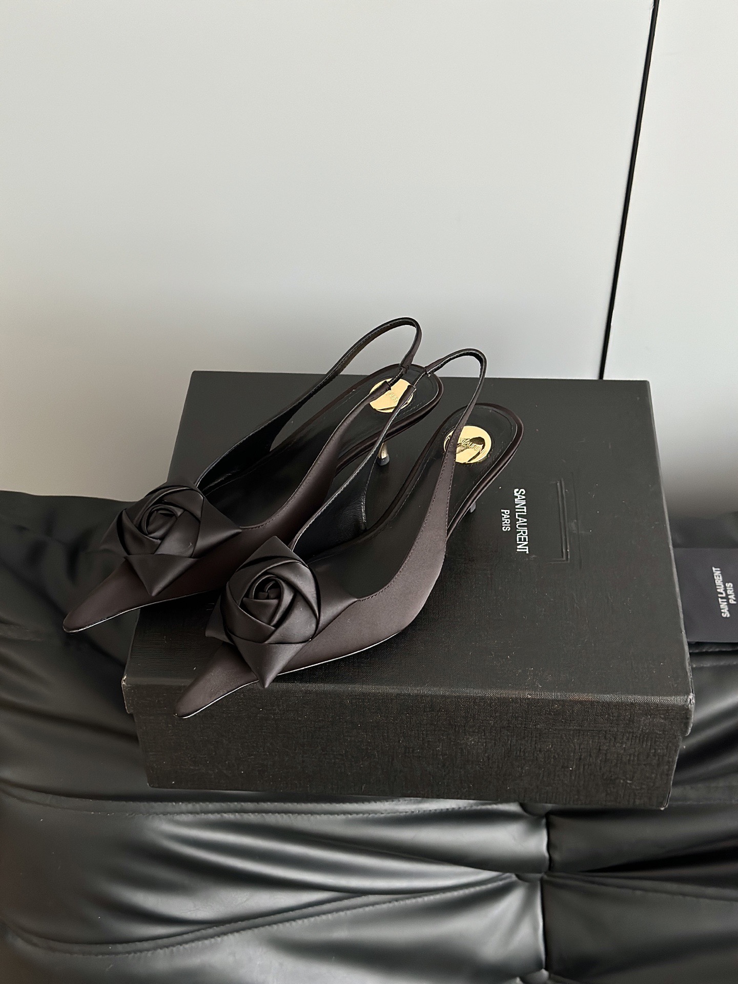 SAINT LAURENT 생로랑 로즈 장식 하이힐 레오파드 2