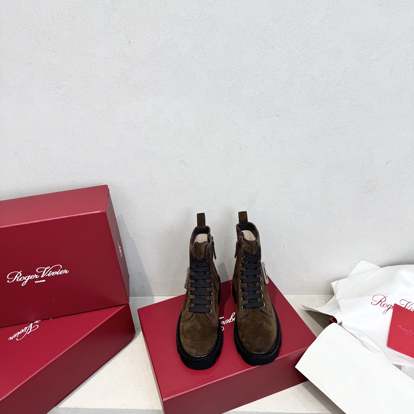 Roger Vivier 로저 비비에 Roger Vivier 로저 비비에 브이브 메탈 버클 러그솔 앵클부츠 11