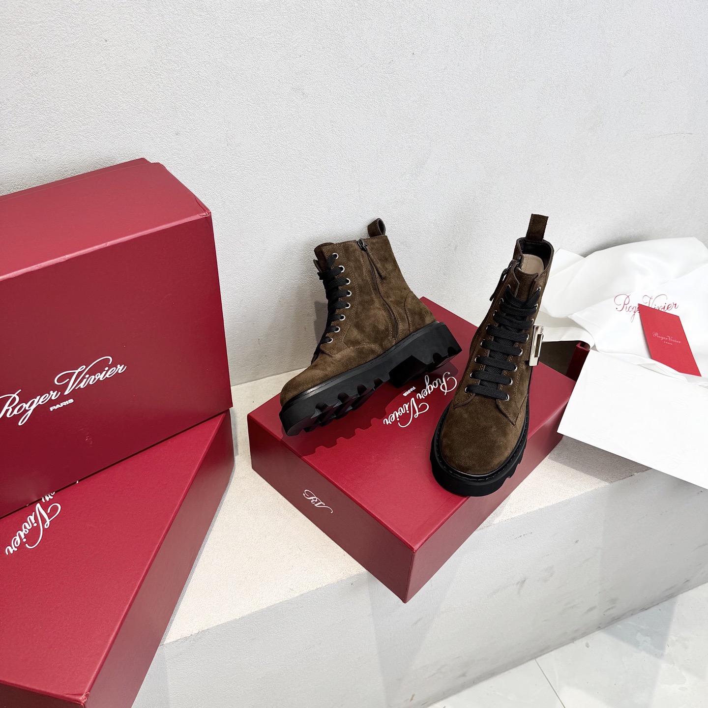 Roger Vivier 로저 비비에 Roger Vivier 로저 비비에 브이브 메탈 버클 러그솔 앵클부츠 13