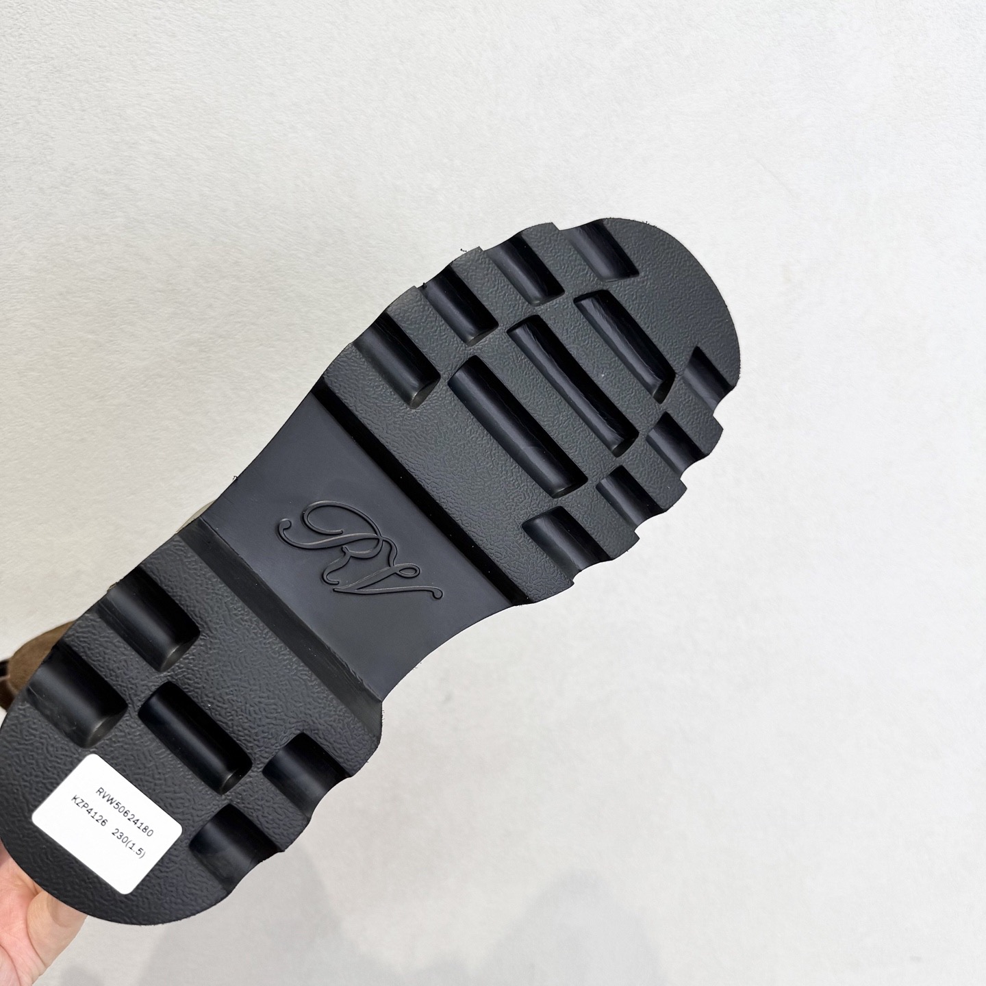 Roger Vivier 로저 비비에 Roger Vivier 로저 비비에 브이브 메탈 버클 러그솔 앵클부츠 17