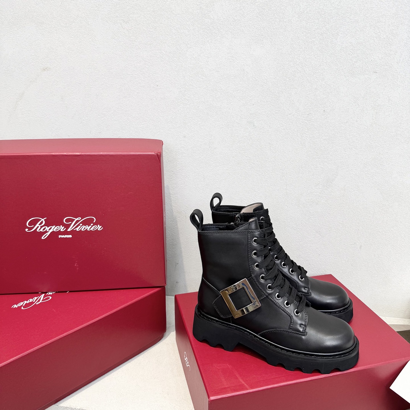 Roger Vivier 로저 비비에 Roger Vivier 로저 비비에 브이브 메탈 버클 러그솔 앵클부츠 6