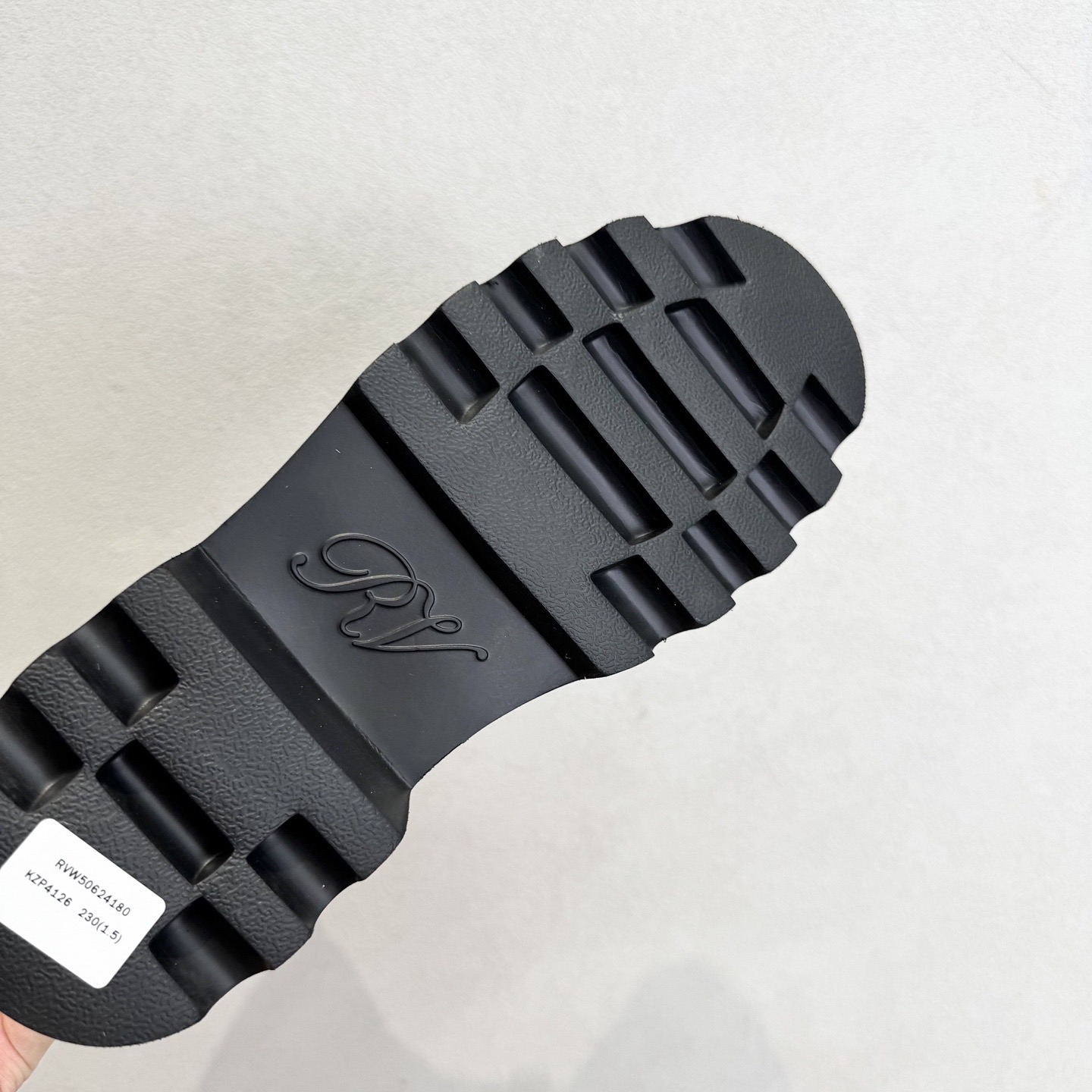 Roger Vivier 로저 비비에 Roger Vivier 로저 비비에 브이브 메탈 버클 러그솔 앵클부츠 8