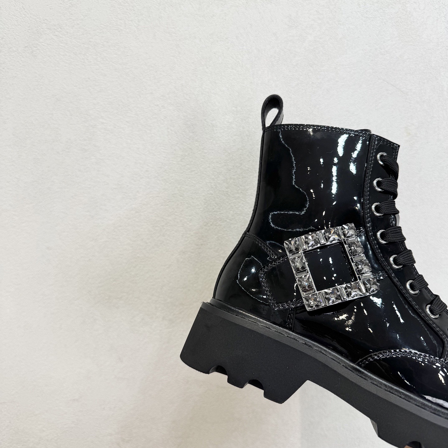 Roger Vivier 로저 비비에 Roger Vivier 로저 비비에 브이브 메탈 버클 러그솔 앵클부츠 6