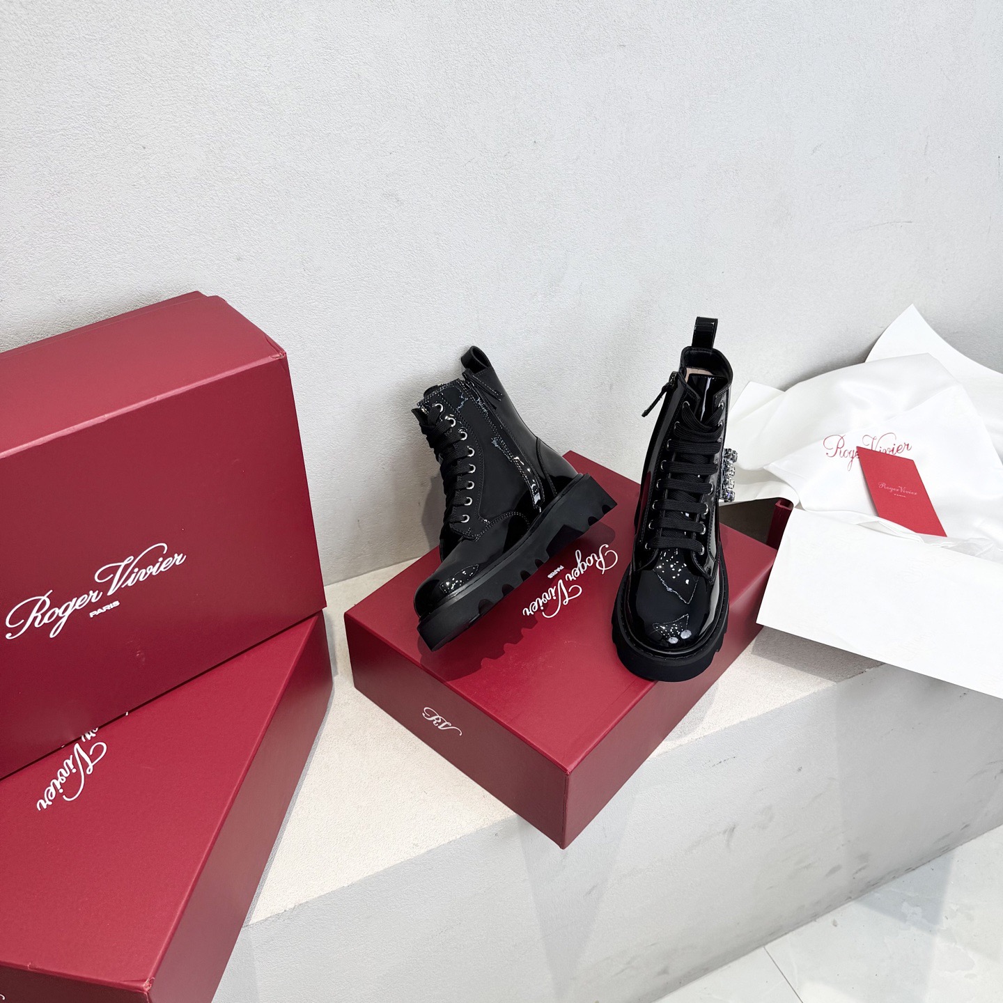 Roger Vivier 로저 비비에 Roger Vivier 로저 비비에 브이브 메탈 버클 러그솔 앵클부츠 7