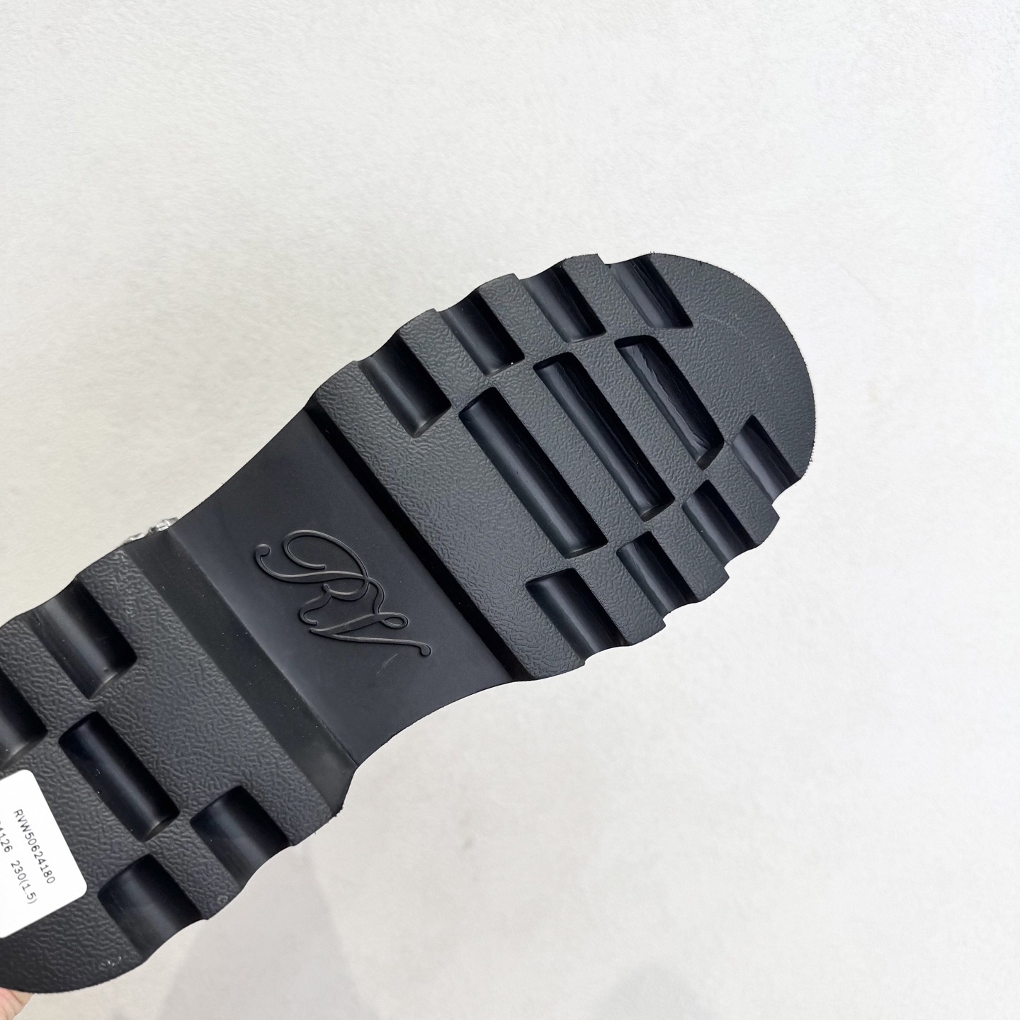 Roger Vivier 로저 비비에 Roger Vivier 로저 비비에 브이브 메탈 버클 러그솔 앵클부츠 9