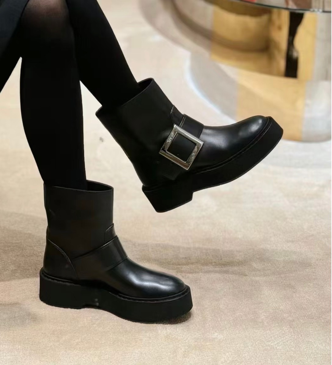 Roger Vivier 로저 비비에 Roger Vivier 로저 비비에 메탈 버클 플랫폼 앵클부츠 8