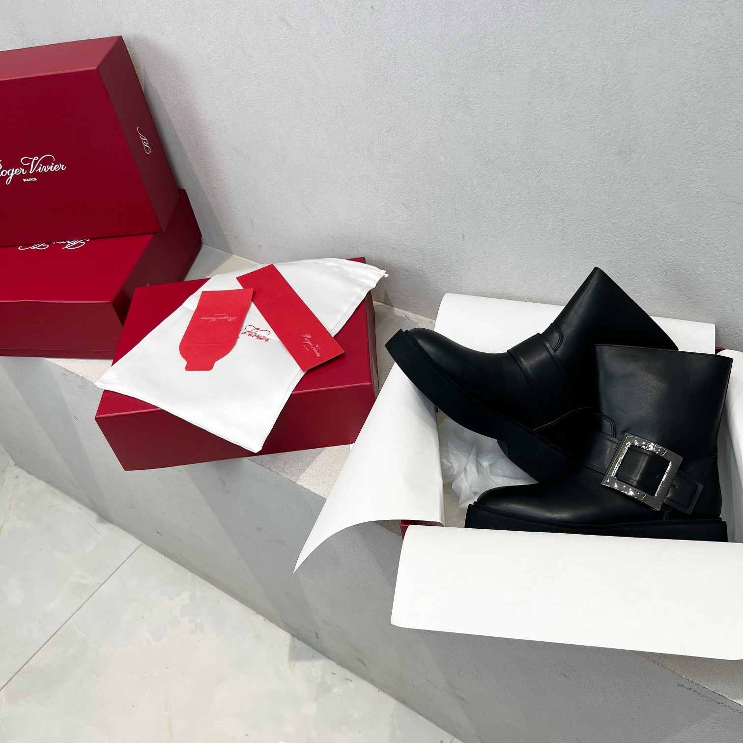 Roger Vivier 로저 비비에 Roger Vivier 로저 비비에 메탈 버클 플랫폼 앵클부츠 10