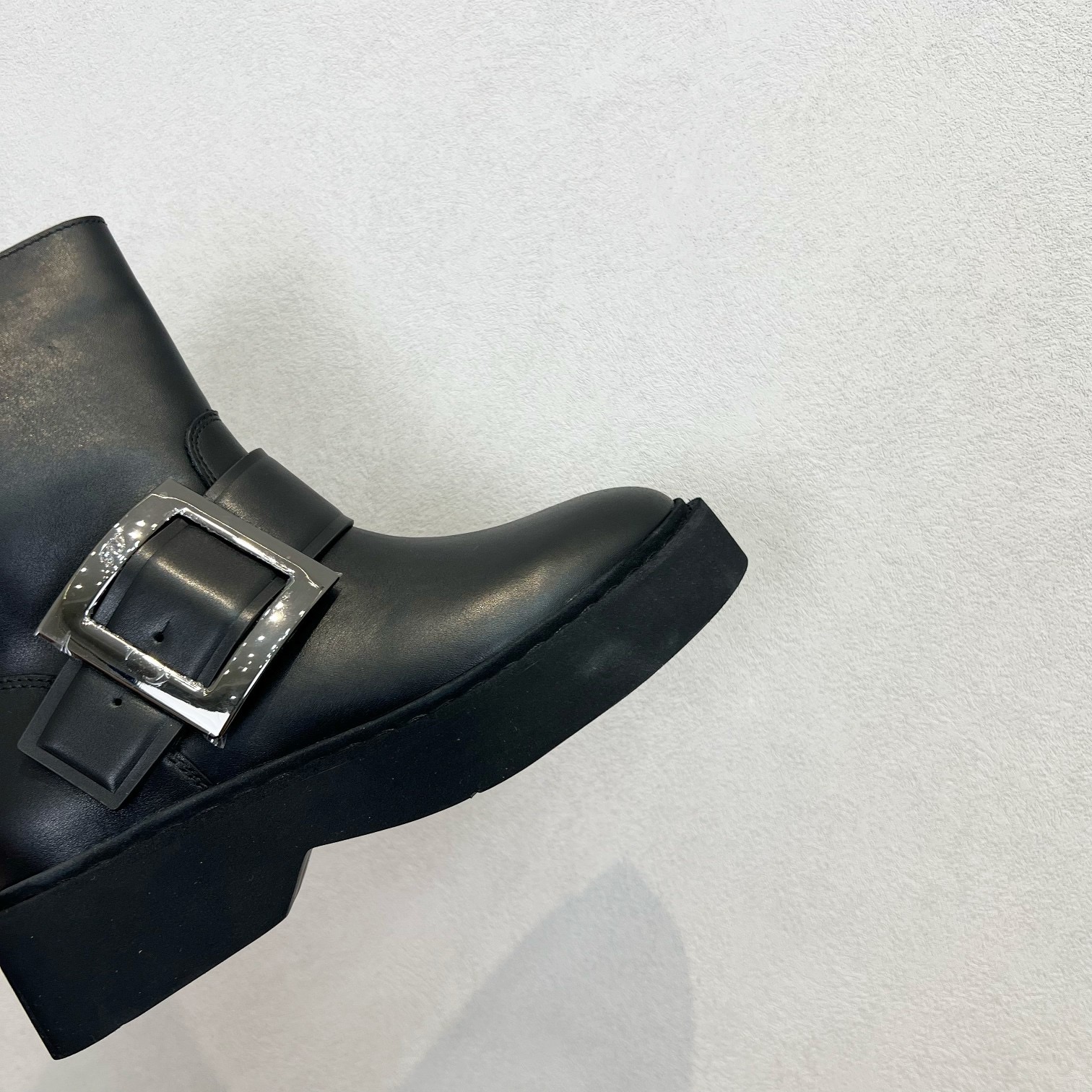 Roger Vivier 로저 비비에 Roger Vivier 로저 비비에 메탈 버클 플랫폼 앵클부츠 14