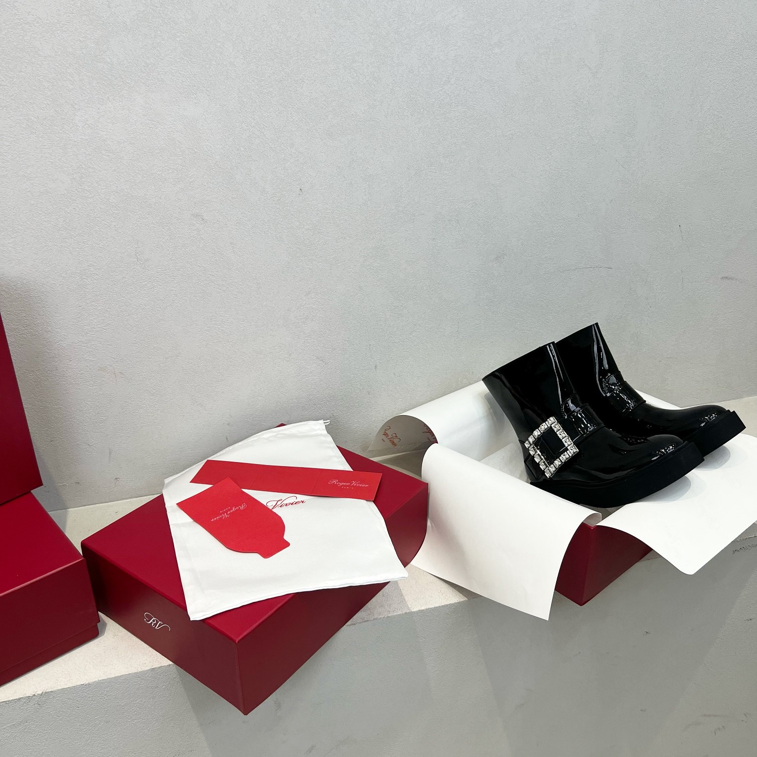 Roger Vivier 로저 비비에 Roger Vivier 로저 비비에 메탈 버클 플랫폼 앵클부츠 1