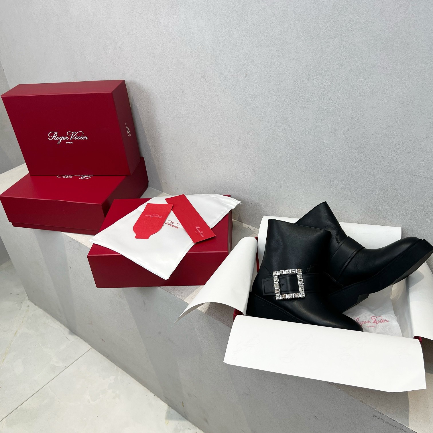 Roger Vivier 로저 비비에 Roger Vivier 로저 비비에 메탈 버클 플랫폼 앵클부츠 1