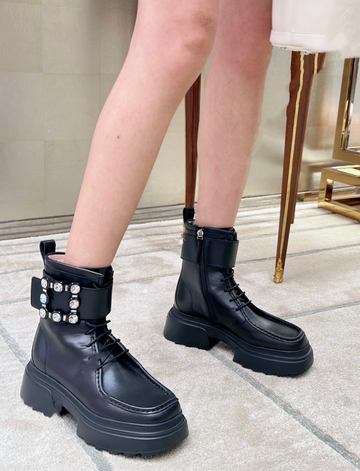 Roger Vivier 로저 비비에 Roger Vivier 로저 비비에 벨트 버클 플랫폼 앵클부츠 8