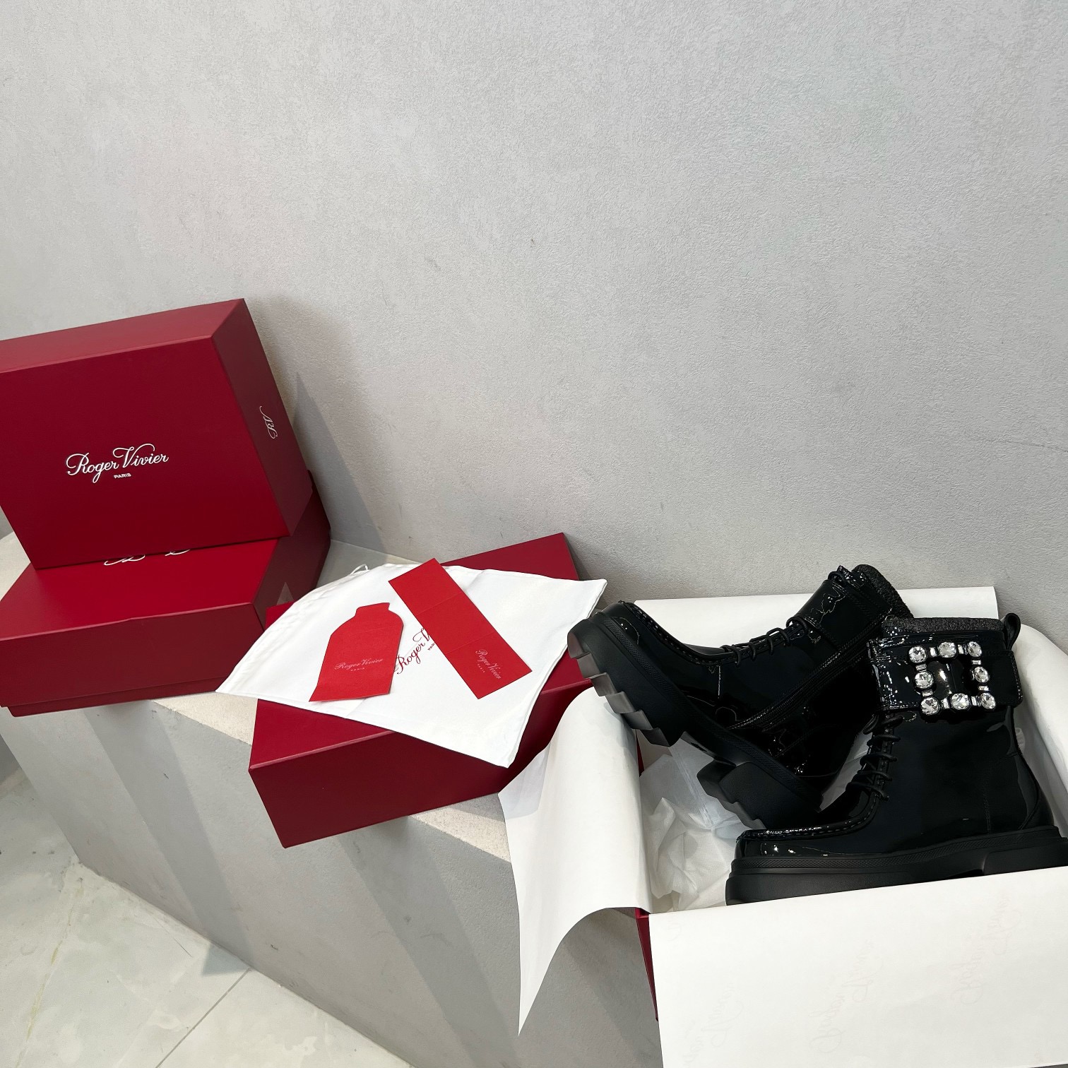 Roger Vivier 로저 비비에 Roger Vivier 로저 비비에 벨트 버클 플랫폼 앵클부츠 10