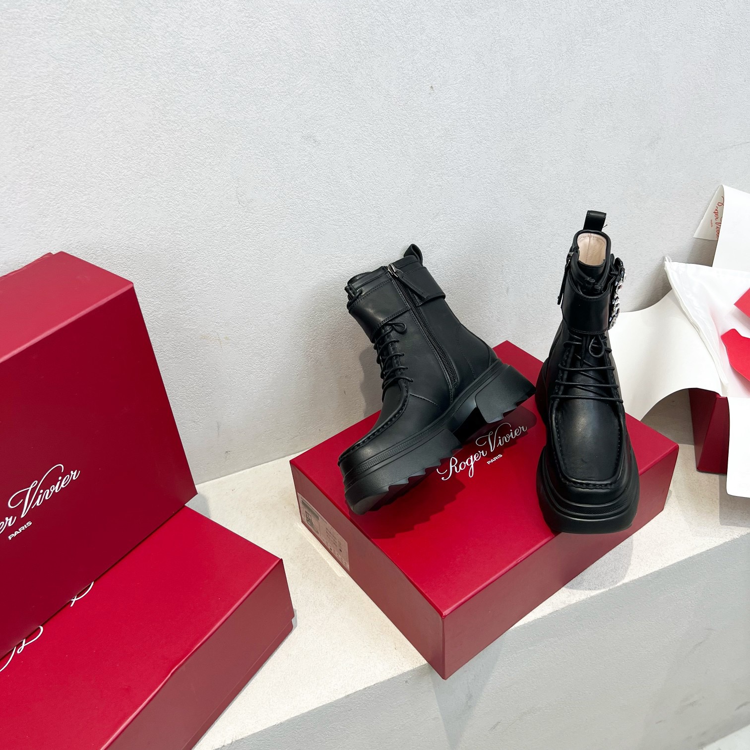 Roger Vivier 로저 비비에 Roger Vivier 로저 비비에 벨트 버클 플랫폼 앵클부츠 13