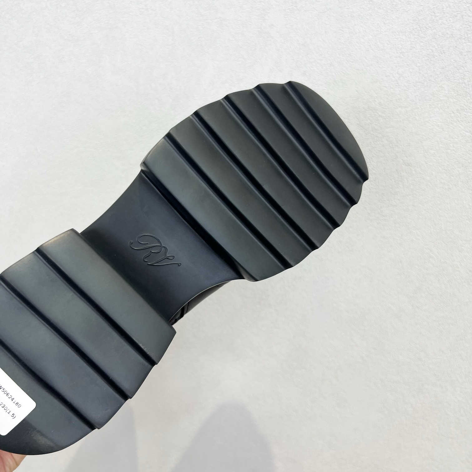 Roger Vivier 로저 비비에 Roger Vivier 로저 비비에 벨트 버클 플랫폼 앵클부츠 18