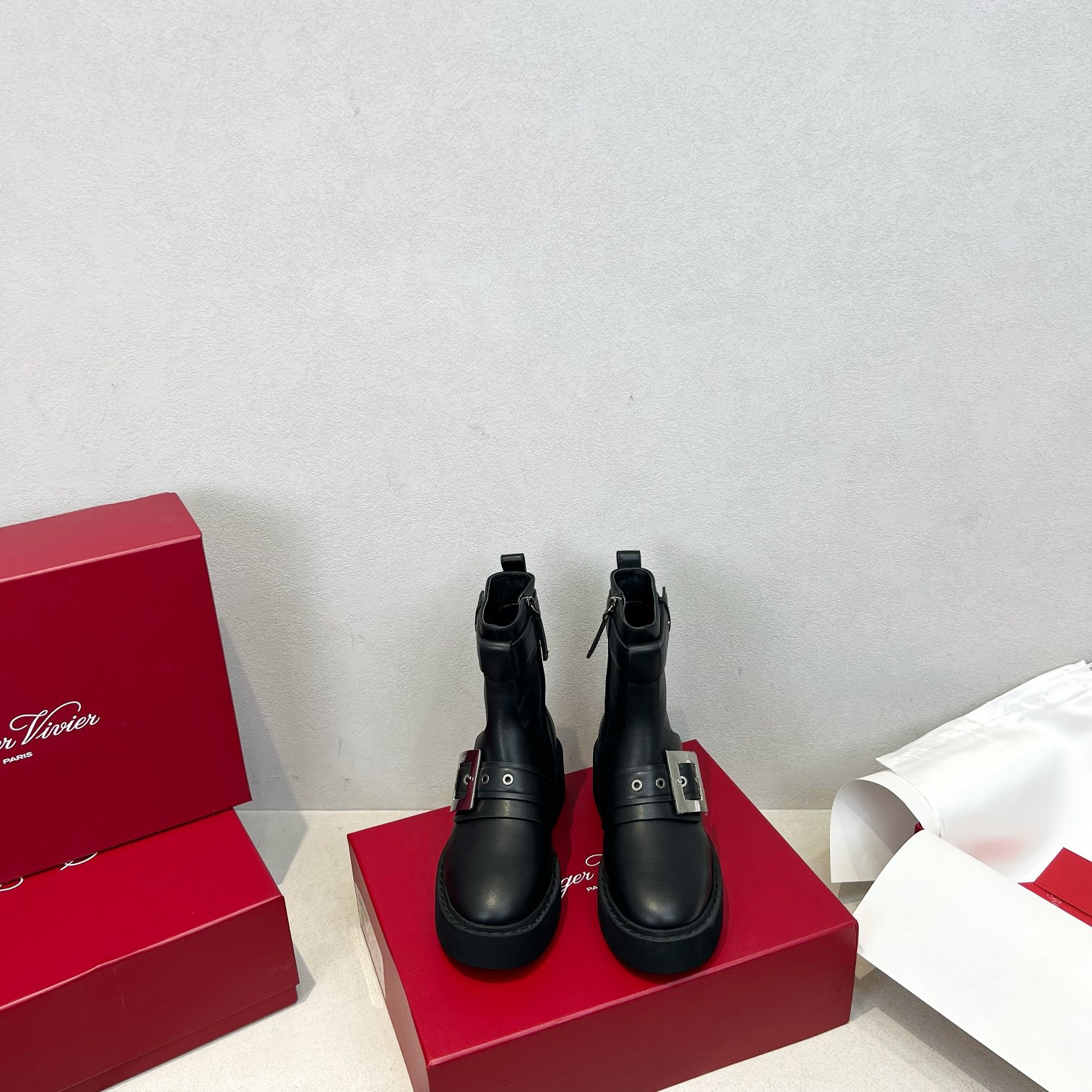 Roger Vivier 로저 비비에 Roger Vivier 로저 비비에 메탈 버클 레더 앵클 부츠 8