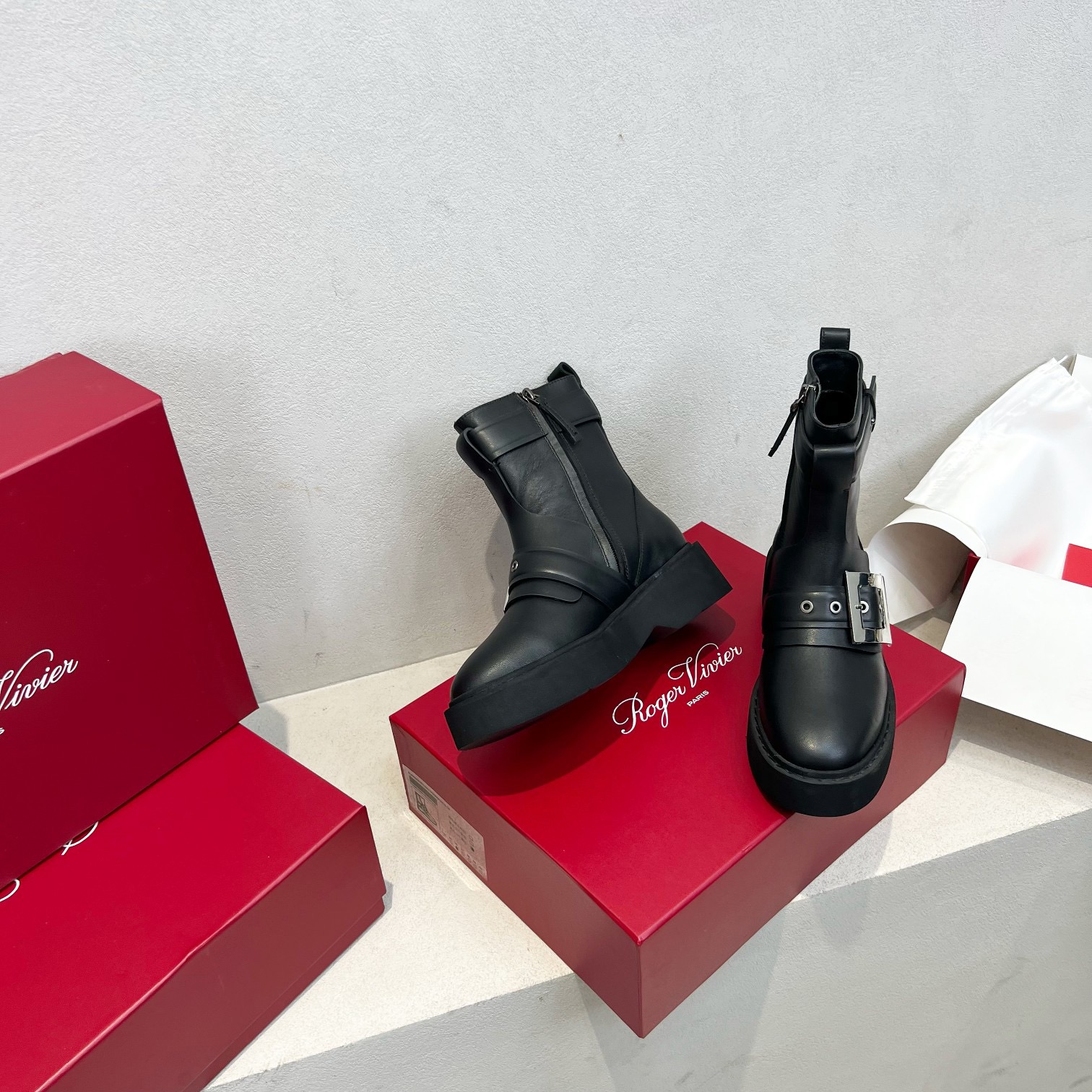 Roger Vivier 로저 비비에 Roger Vivier 로저 비비에 메탈 버클 레더 앵클 부츠 9