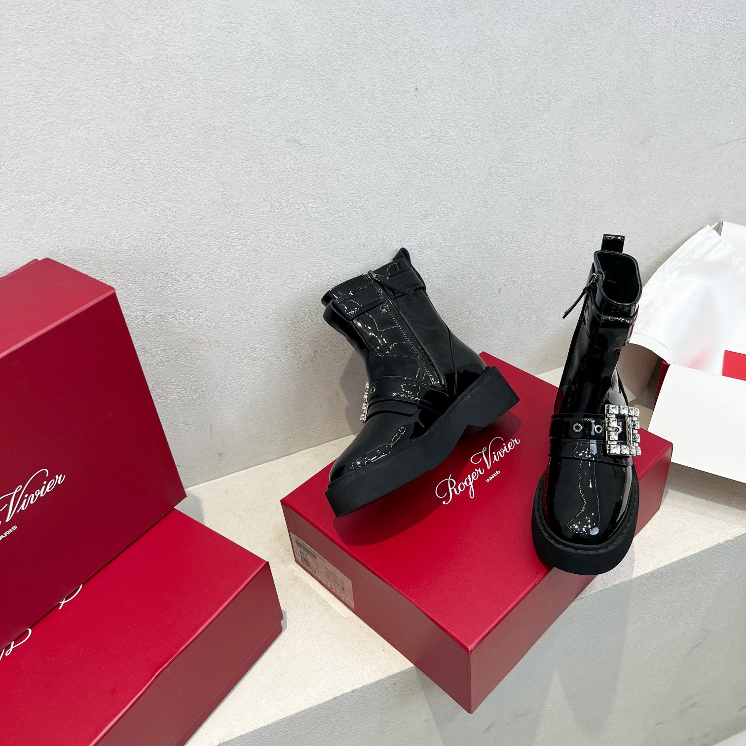 Roger Vivier 로저 비비에 Roger Vivier 로저 비비에 메탈 버클 레더 앵클 부츠 9