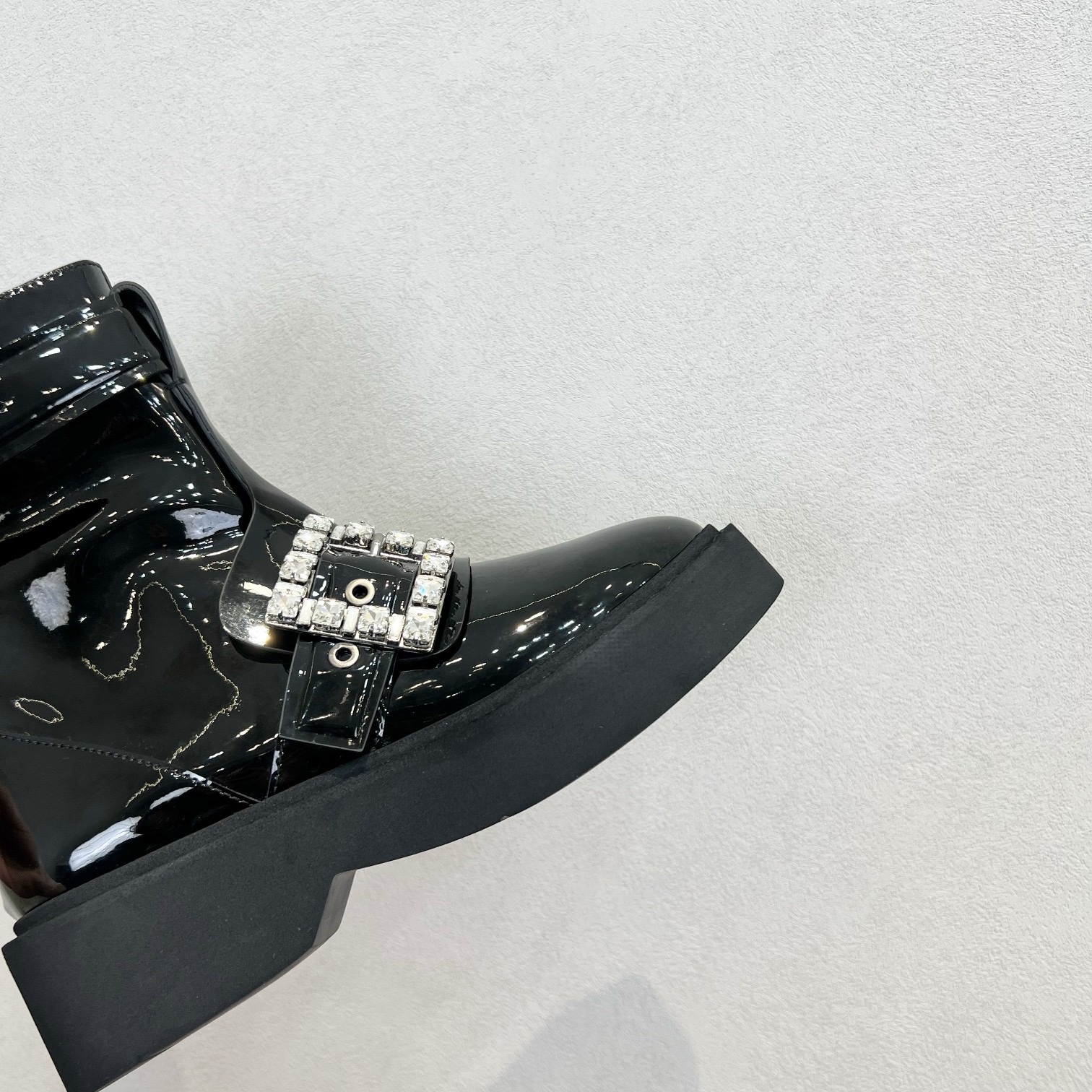 Roger Vivier 로저 비비에 Roger Vivier 로저 비비에 메탈 버클 레더 앵클 부츠 10