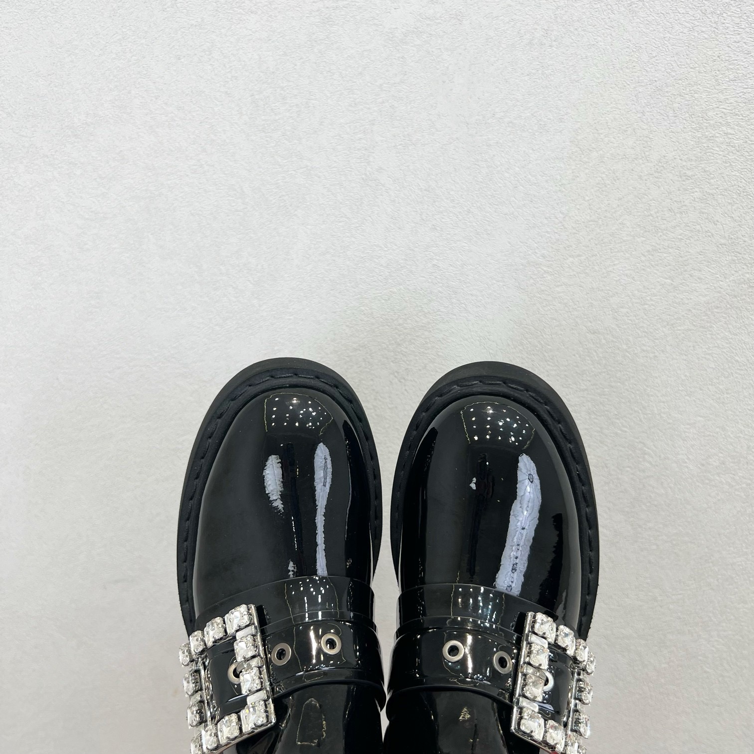 Roger Vivier 로저 비비에 Roger Vivier 로저 비비에 메탈 버클 레더 앵클 부츠 11