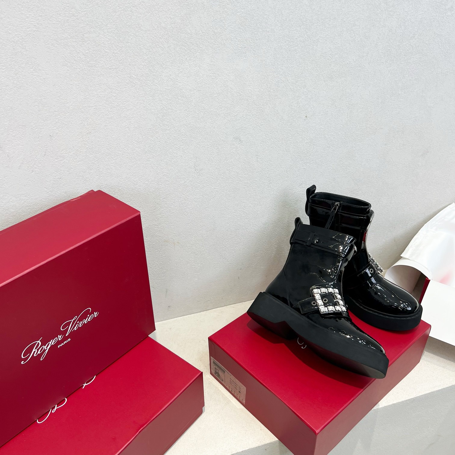 Roger Vivier 로저 비비에 Roger Vivier 로저 비비에 메탈 버클 레더 앵클 부츠 12