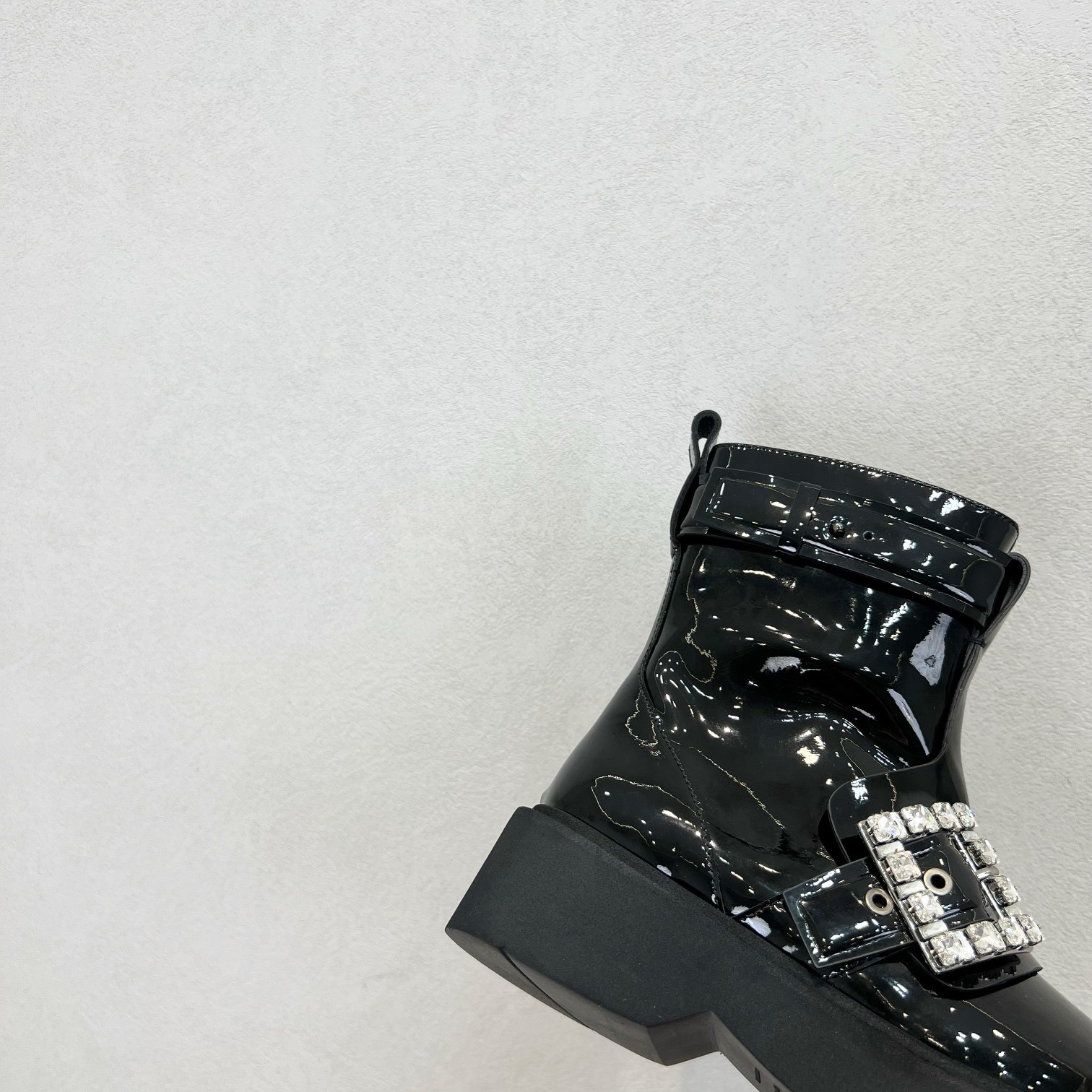 Roger Vivier 로저 비비에 Roger Vivier 로저 비비에 메탈 버클 레더 앵클 부츠 13