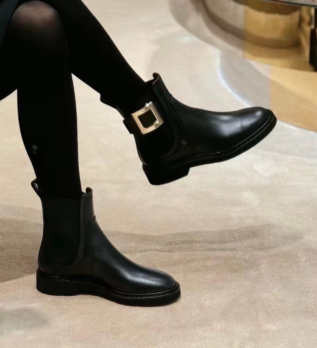 Roger Vivier 로저 비비에 Roger Vivier 로저 비비에 벨크리스탈 첼시 앵클부츠 1