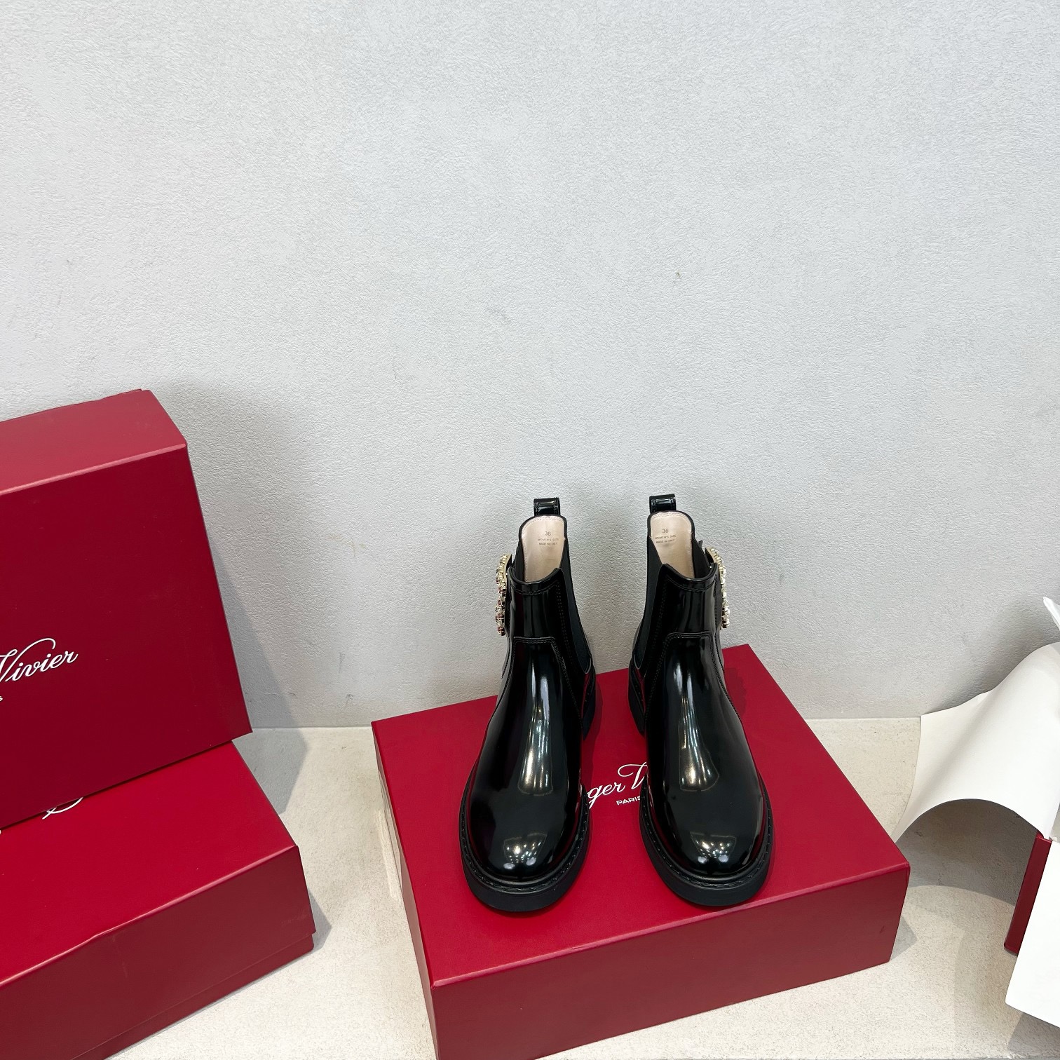 Roger Vivier 로저 비비에 Roger Vivier 로저 비비에 벨크리스탈 첼시 앵클부츠 8