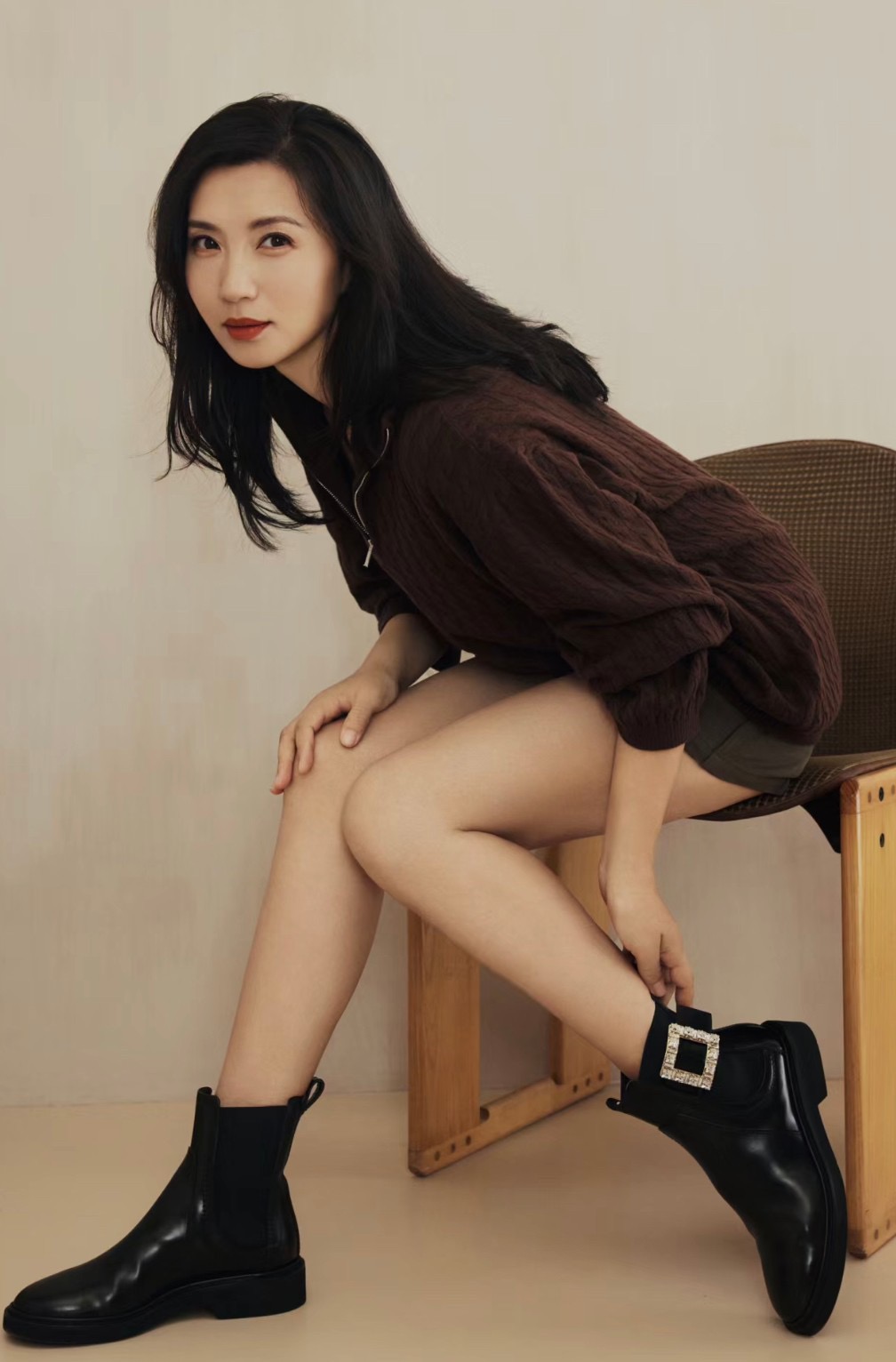 Roger Vivier 로저 비비에 Roger Vivier 로저 비비에 벨크리스탈 첼시 앵클부츠 4