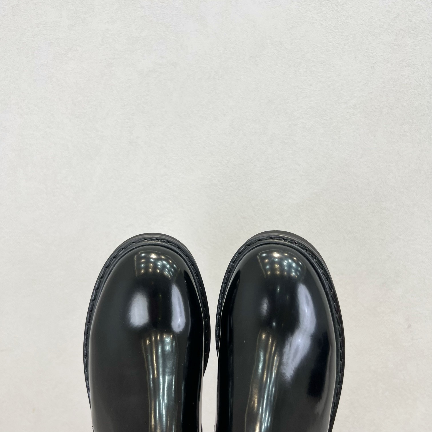 Roger Vivier 로저 비비에 Roger Vivier 로저 비비에 벨크리스탈 첼시 앵클부츠 10