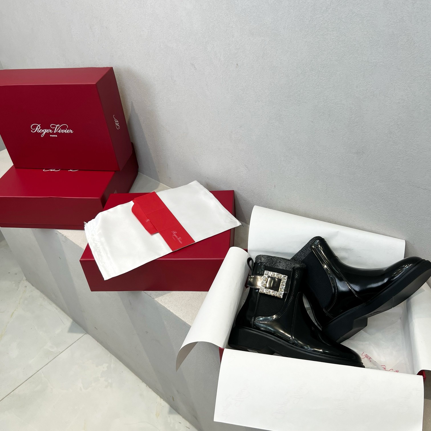 Roger Vivier 로저 비비에 Roger Vivier 로저 비비에 벨크리스탈 첼시 앵클부츠 14