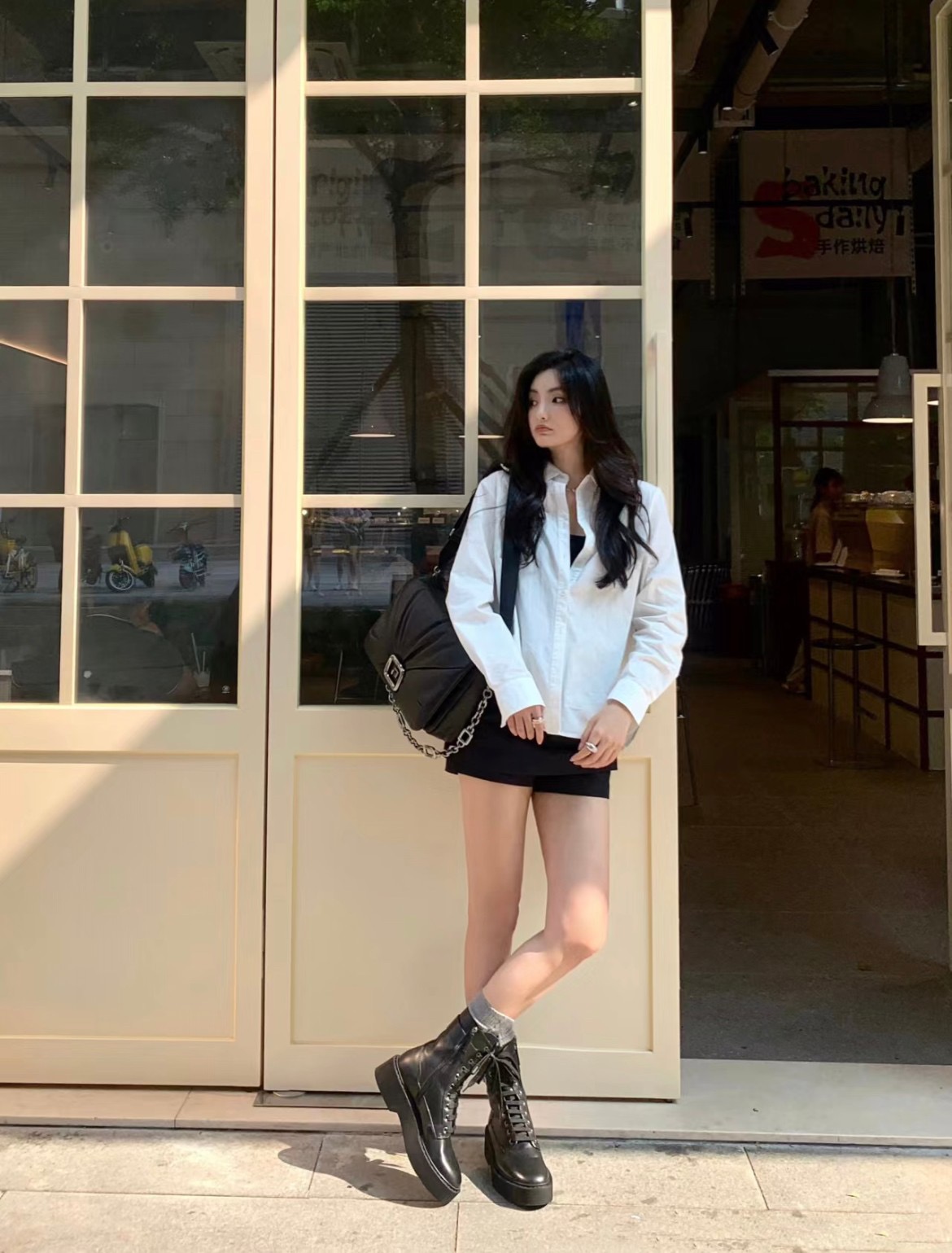 Roger Vivier 로저 비비에 비브 스트라스 버클 레이스업 앵클 부츠 2