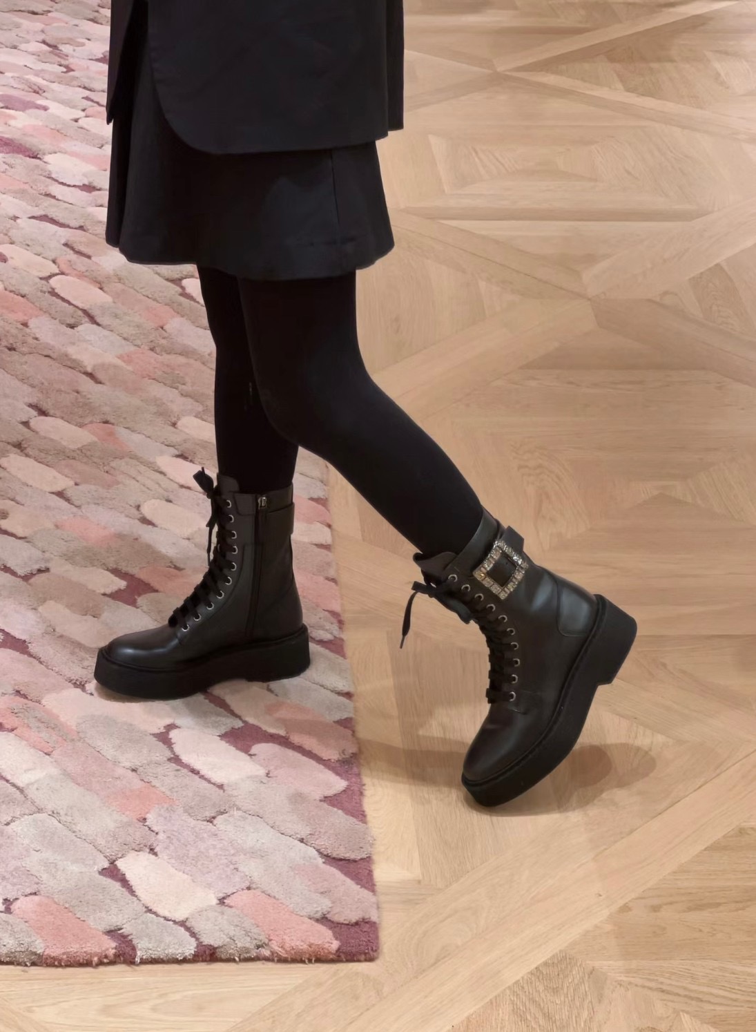 Roger Vivier 로저 비비에 비브 스트라스 버클 레이스업 앵클 부츠 6